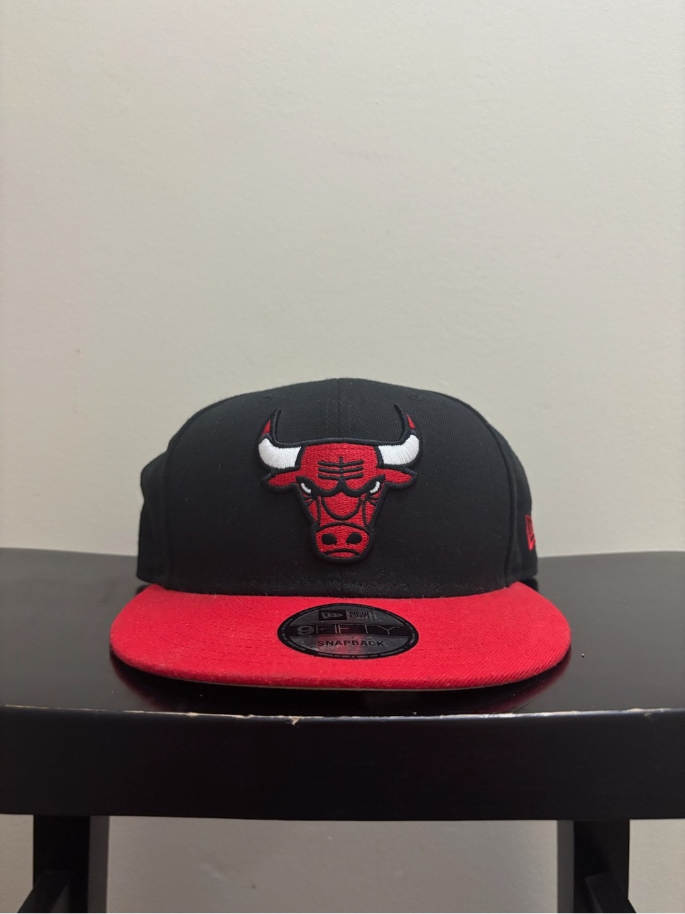 Chicago Bulls New Era Black & Red NBA Bull Logo Snapback Hat